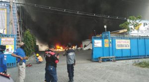 Pabrik Spare Part di Lamongan Terbakar, Pemadaman Terkendala Angin Kencang