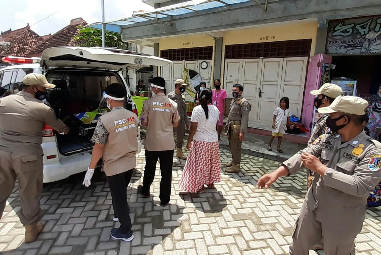 Memprihatinkan, Seorang Nenek Ditemukan Tergeletak di Kawasan Pantai Boom Tuban