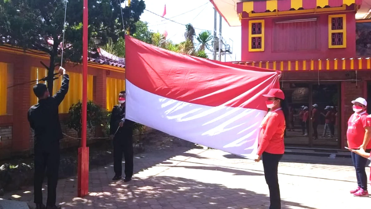 Peringati HUT ke-76 RI, Klenteng Kwan Sing Bio Gelar Pengibaran Bendera dan Doa Bersama