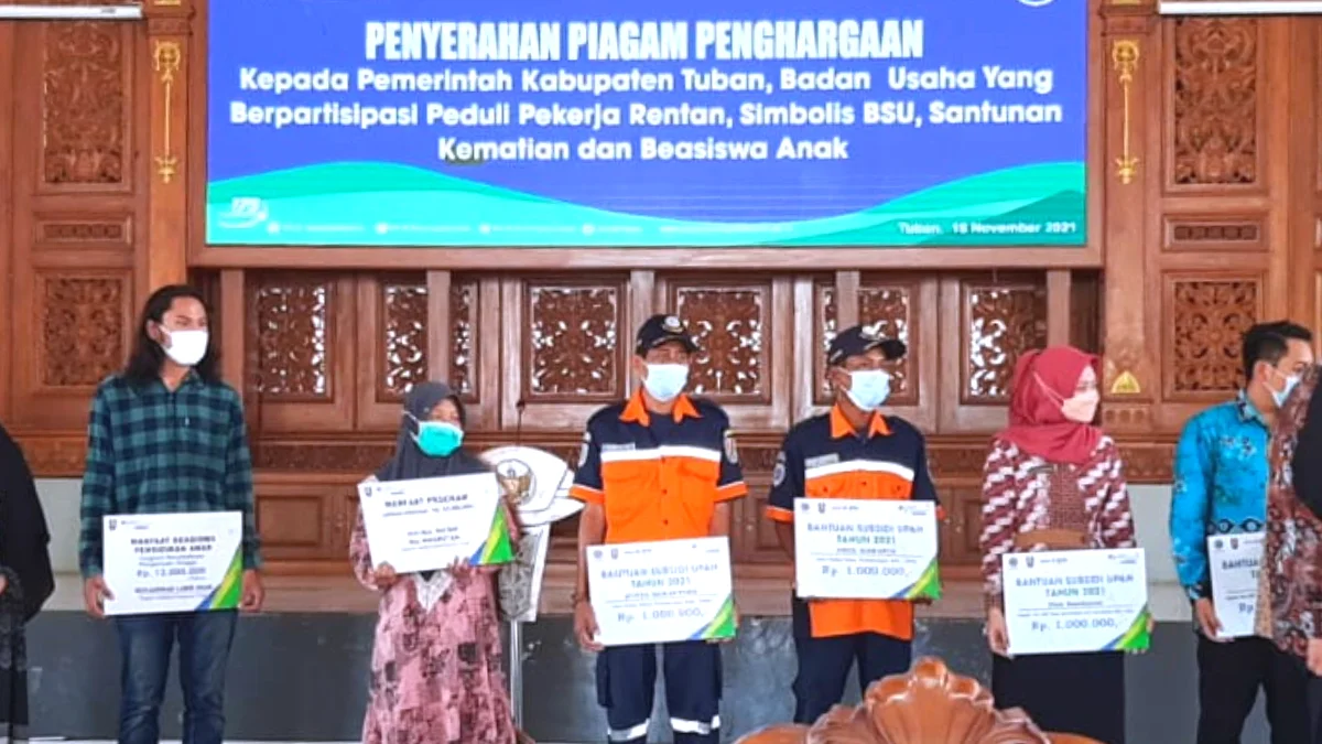 Ahli Waris Jukir Dishub Tuban Terima Santunan Kematian BPJS Ketenagakerjaan Rp42 Juta