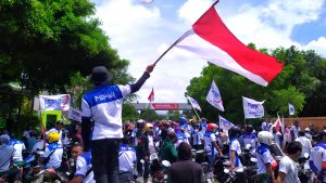 Ribuan Buruh Blokade Jalan Nasional, Jalur Pantura Tuban-Semarang Lumpuh Total