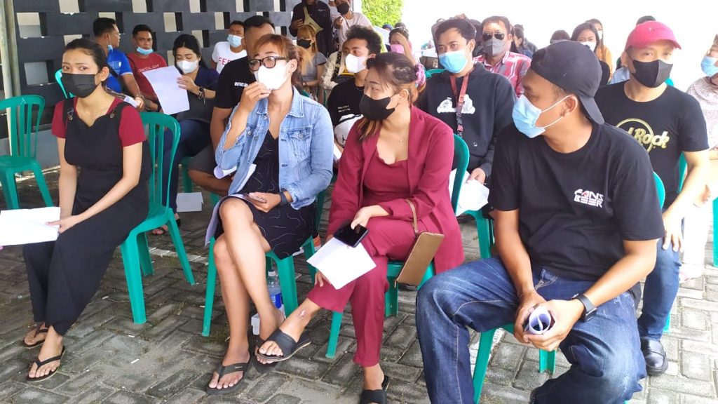 Sasar Tempat Hiburan Malam, Puluhan Pemandu Lagu di Tuban Antusias Ikuti Vaksinasi Sasar Tempat Hiburan Malam, Puluhan Pemandu Lagu di Tuban Antusias Ikuti Vaksinasi