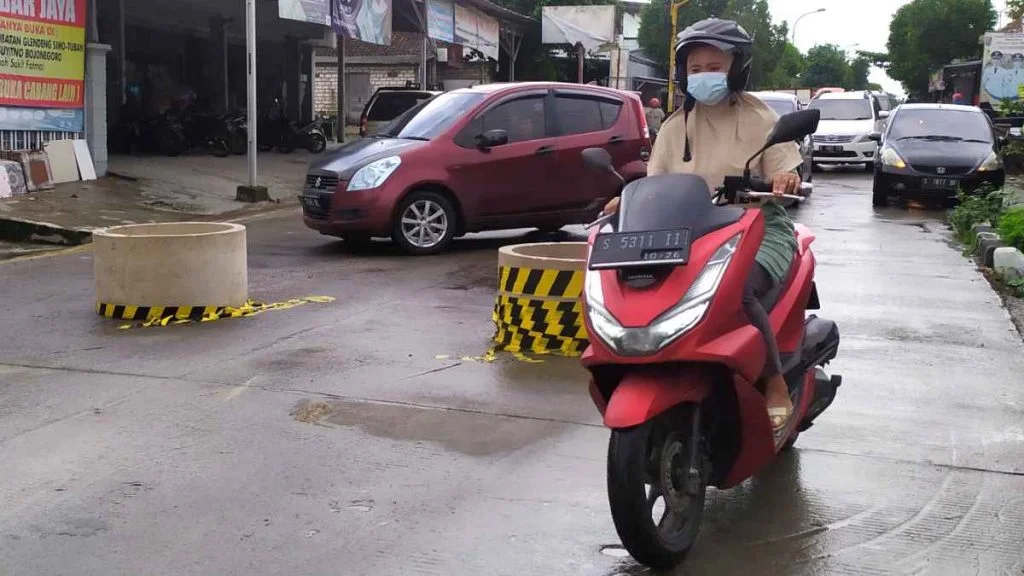 Belum Genap Sebulan, Jembatan Glendeng Tuban-Bojonegoro Retak Lagi