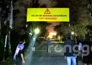 Warga di Tuban Pasang Spanduk di Sekitar Jalan Rusak, Kadis PUPR : Harap Bersabar