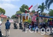 Tolak PHK Massal, Puluhan Buruh Dirikan Tenda Didepan Perusahaan Kantong Semen Tuban