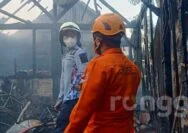 Diduga Konsleting Listrik, Rumah Warga Bojonegoro Hangus Dilalap Si Jago Merah