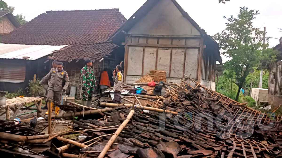 Diterjang Angin Kencang dan Hujan Deras, Bangunan Sekolah dan Kandang di Bojonegoro Porak-poranda