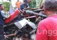 Muatan Besi Batangan Kecelakaan di Tuban, Sopir dan Penumpang Terjepit Bodi Kendaraan