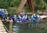 Puluhan Pengunjung Wisata Rumpun Bambu Tuban Tercebur ke Sungai