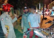 Satpol PP Tuban Amankan 6 PMKS Saat Mangkal di Lampu Merah