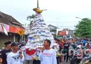 Sambut Ramadhan, Pedagang Pasar Tradisional Bojonegoro Kirab Gunungan Apem