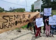 Pertahankan Pantai Semilir Tuban, Warga Ramai-Ramai Unjuk Rasa