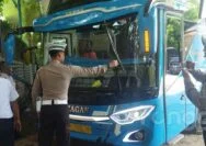 Jelang Mudik Lebaran, Petugas Gabungan Lakukan Ramp Check di Garasi PO Bus Tuban