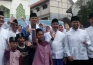 Kunjungi Pesantren di Tuban, AHY Dikalungi Sorban dan Didoakan Jadi Presiden