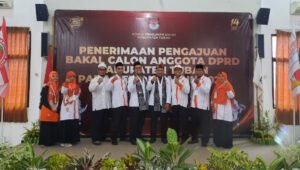 Daftarkan Bacaleg, Puluhan Kader PKS Tuban Jalan Kaki ke Kantor KPU Daftarkan Bacaleg, Puluhan Kader PKS Tuban Jalan Kaki ke Kantor KPU