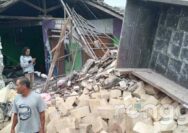 Rem Blong, Truk Bermuatan Kumbung Hantam Rumah dan Motor Warga Tuban