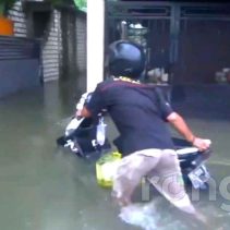 Hujan Deras Lebih dari 3 Jam, Jalur Pantura Hingga Rumah Warga Tuban Terendam Banjir