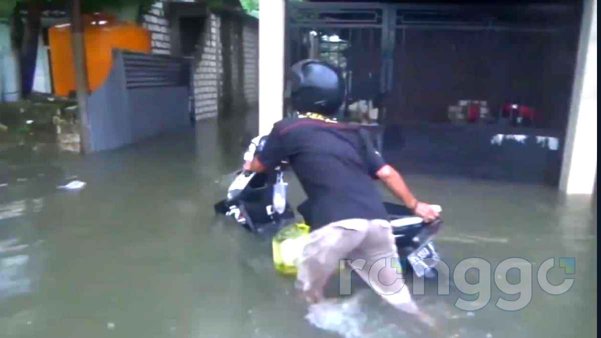 Hujan Deras Lebih dari 3 Jam, Jalur Pantura Hingga Rumah Warga Tuban Terendam Banjir