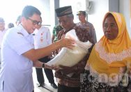 Bulog bersama Pemkab Bojonegoro Salurkan Bantuan Beras Berkualitas kepada Ratusan KPM