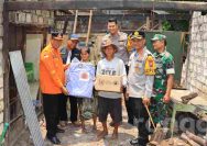 Kapolres dan Kalaksa BPBD Tuban Serahkan Bantuan Bagi Korban Gempa