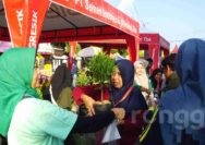 Peringati Hari Konservasi Alam Nasional, PT SIG Tuban Bagikan 1.000 Bibit Pohon