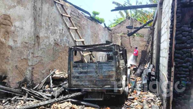 Lalai Saat Bakar Sampah, Garasi Rumah dan Mobil Warga Tuban Hangus Terbakar