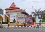 Masuk Masa Kampanye, Baliho Mas Lindra Masih Terpasang di Kawasan Sekolah di Tuban