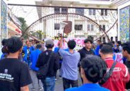 PMII Tuban Segel Kantor Bupati