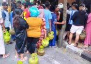 Elpiji Melon Terasa Langka di Tuban, Warga Berebut Hingga Antre Berjam-jam