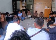Fasum Tak Kunjung di Bangun, Warga Ahsana 2 Tuban Geruduk Developer