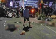 Hilang Kendali, Mobil Seruduk Becak di Tuban Hingga Terguling