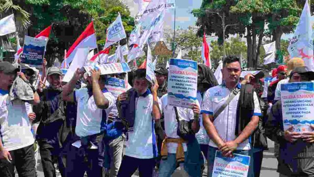 Buruh di Tuban Sebut Aturan Baru Soal Tenaga Alih Daya Sebagai Jebakan Batman