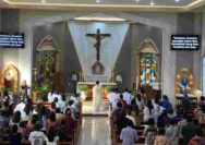 Kenaikan Yesus di Gereja Santo Petrus Tuban, Jemaat Dikuatkan untuk Lebih Peduli