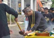 Rawat Warisan Leluhur, Warga Tuban Antusias Ikuti Jamasan Pusaka Massal