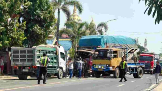 Gara-Gara Sopir Kurang Fokus, Tiga Kendaraan Terlibat Kecelakaan Beruntun di Tuban