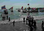 Warga Pesisir Sidomulyo Tuban Gelar Tradisi Tahunan Sedekah Laut