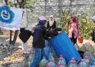 BEM Unirow Salurkan 30 Ribu Liter Air Bersih di Semanding